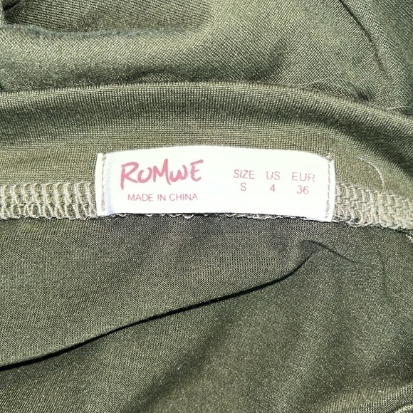 Romwe Women's multi T-shirt size Small - Picture 5 of 6